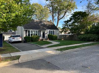 1487 Wesley Pl, Wantagh, NY 11793