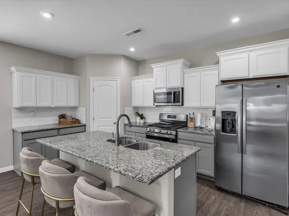 925 N Pleasant Valley Ln, Washington, UT 84780