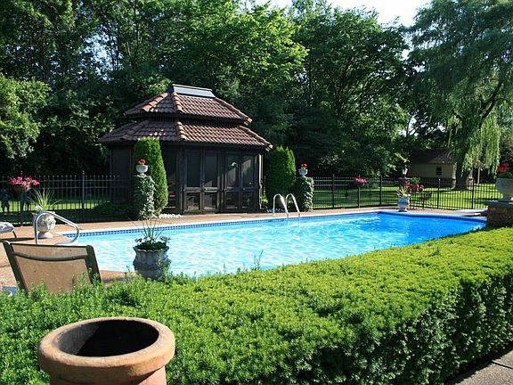 2nd image of 2036 Malory Ln