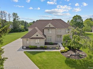 2029 Kingsway Ct, Troy, MI 48098