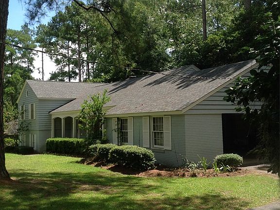 3rd image of 2305 Riverhill Dr