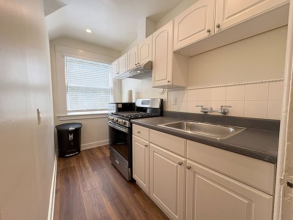 5th image of 525 Hamilton Ave APT E