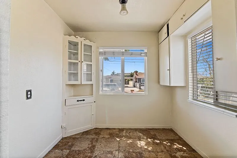 3 bed, 3.0 bath, 1150 sqft, $3,695 — Photo 4