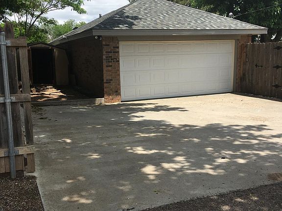 3rd image of 1006 Shelley Dr