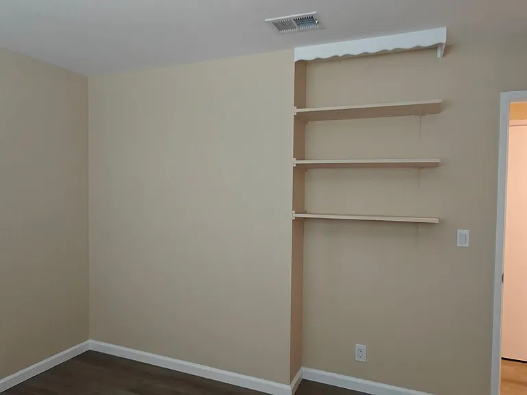 714 Liverpool Way — Photo 12