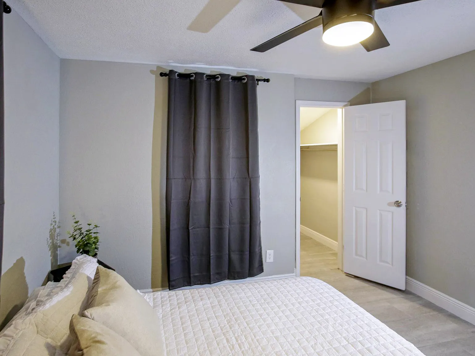 4 bed, 2.0 bath, 2100 sqft, $966 — Photo 4