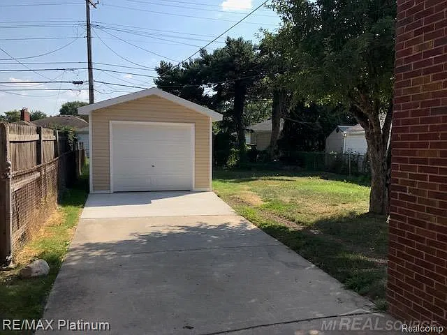 3 bed, 1094 sqft, $1,850 — Photo 2