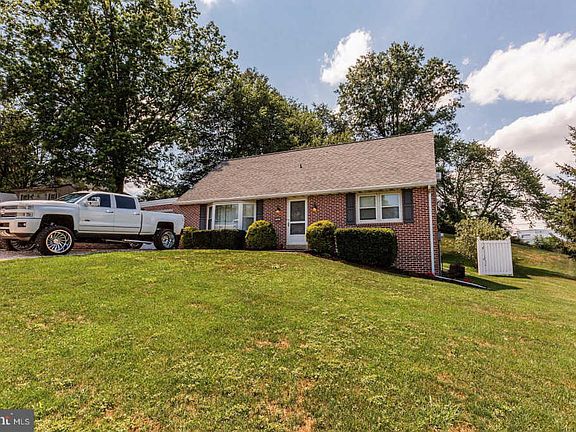 4th image of 101 Hillside Dr