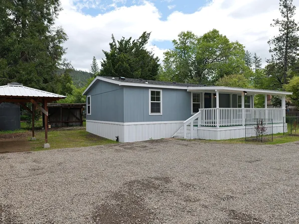 100 Mallory Ln, Shady Cove, OR 97539