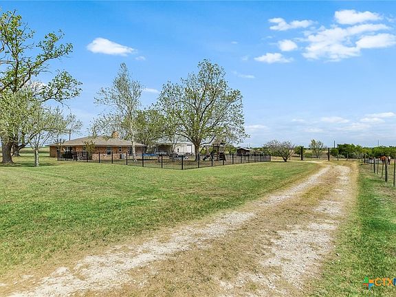 3rd image of 1601 County Road 463