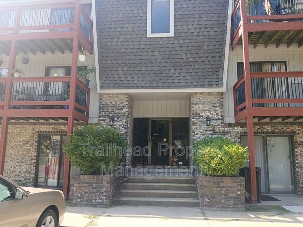 324 W College St APT 203