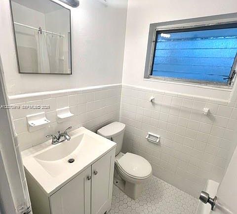 4th image of 696 NE 85th St #2