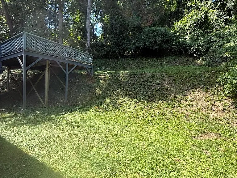 107 Eureka Rd — Photo 2