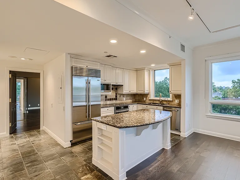 400 E 3rd Ave #405 — Photo 10