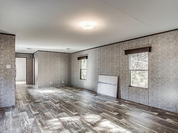 4th image of 810 Crow Ct