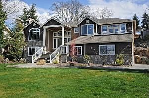 Beautiful custom 4 bed + den+ Bonus/media walking distance to DT Kirkland!