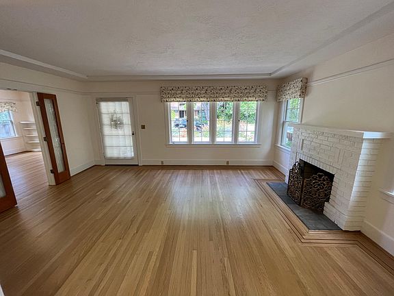 3rd image of 468 Lowell Ave