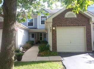 797 N Shady Oaks Dr, Elgin, IL 60120