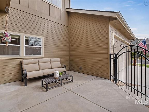 3rd image of 191 S Spring Lake Way