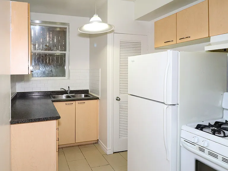 414 Jarvis St — Photo 15