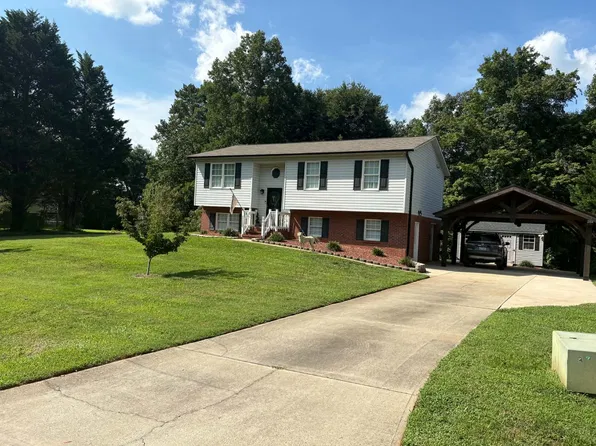 307 Woodbridge Dr, Mount Airy, NC 27030