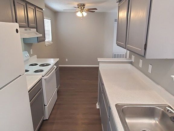 2nd image of 331 W Mistletoe Ave #101
