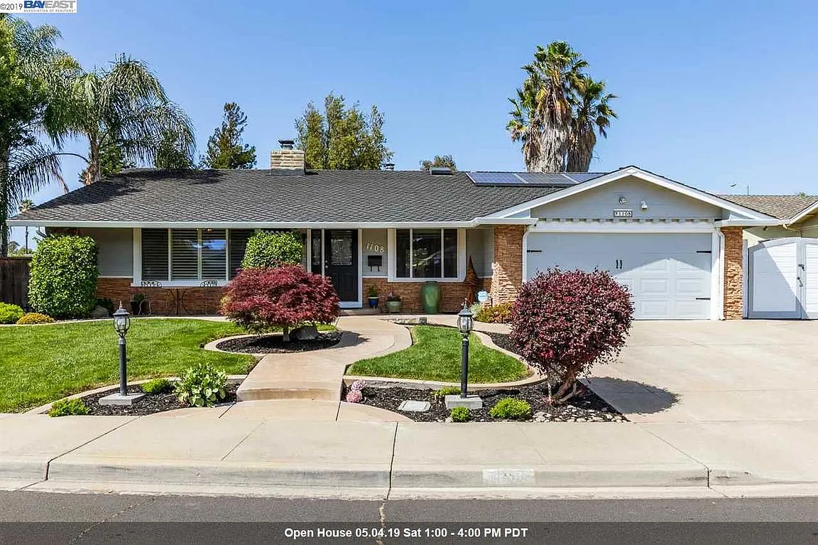 1108 Killarney St photo 1