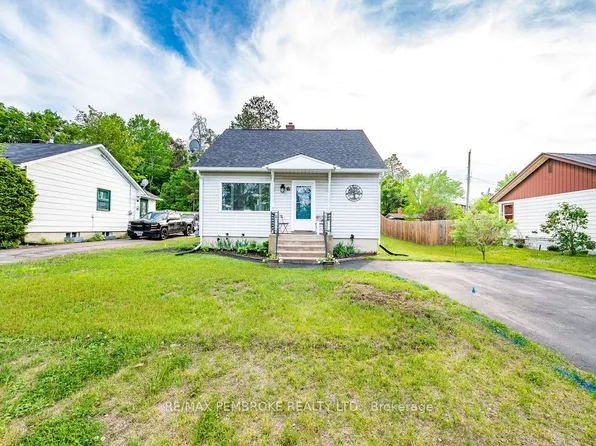 14 Summit St, Deep River, ON K0J 1P0