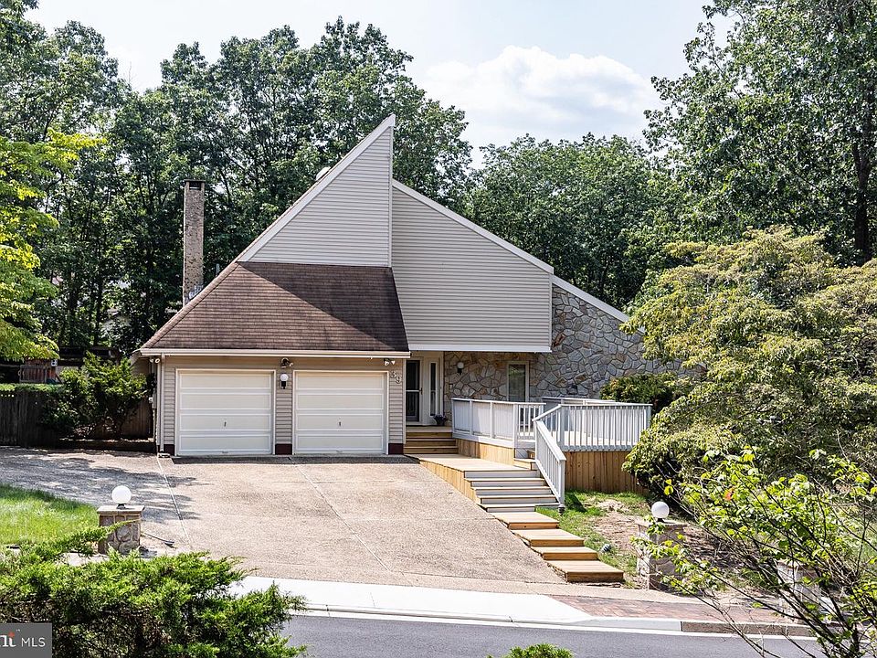 1st image of 39 Chippenham Dr