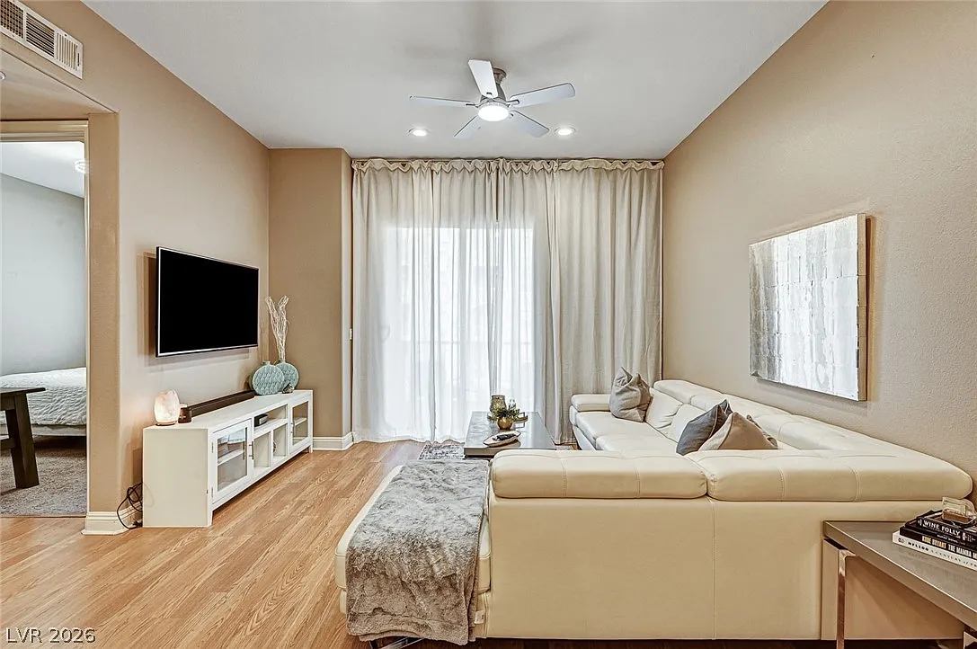 2 bed, 2.0 bath, 1086 sqft, $2,200 — Photo 1
