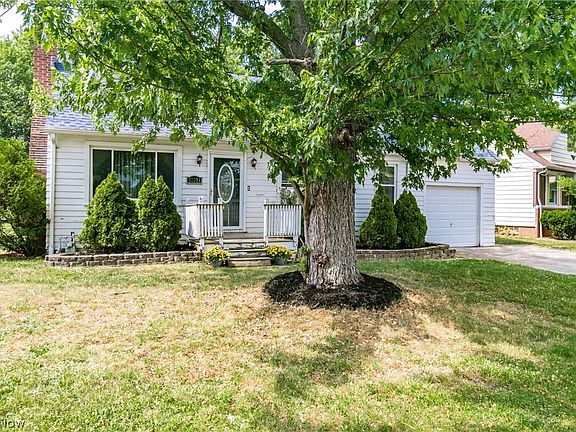 2nd image of 32213 Glen Arden Dr