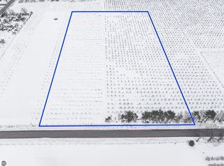 12139 Chippewa Trl, Rapid City, MI 49676