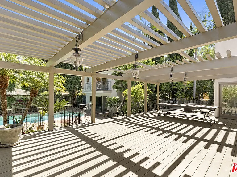 512 N Palm Dr — Photo 20
