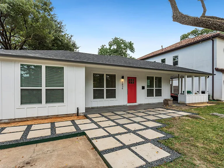 1834 Norcrest Dr — Photo 1