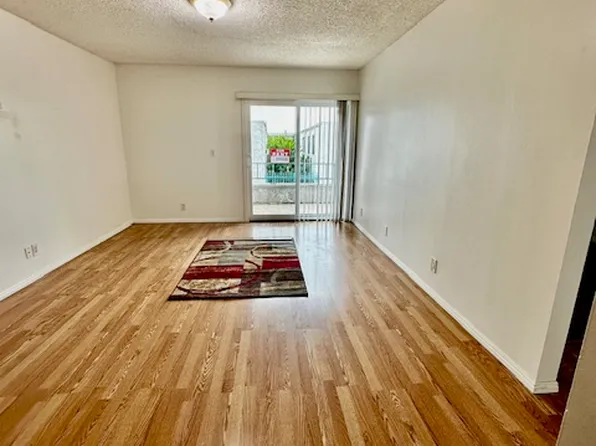 8847 Willis Ave, Panorama City, CA 91402