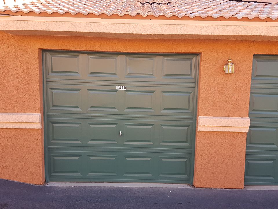 1 Car Garage 