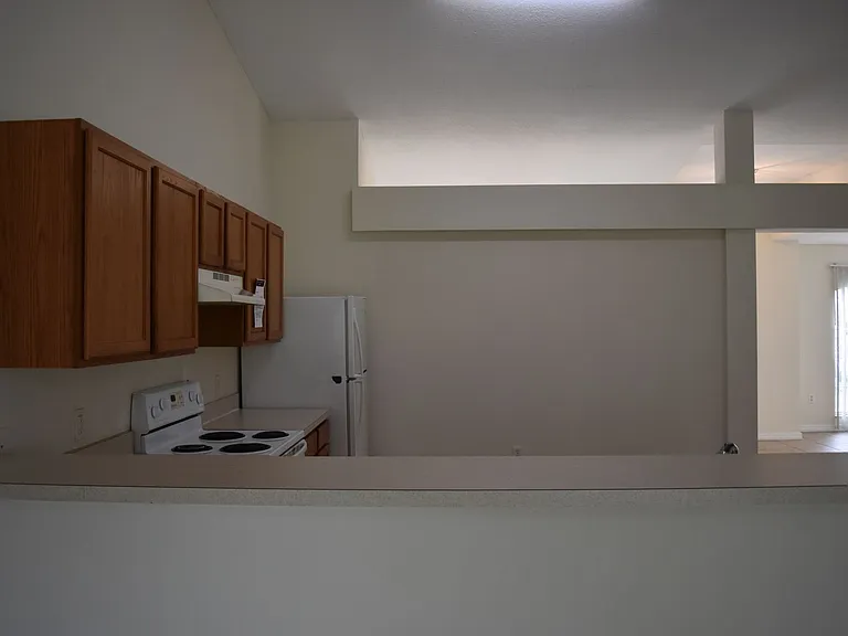 334 Bordeaux Ave NE — Photo 8