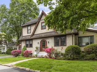 19 Glenorchy Pl, New Rochelle, NY 10804