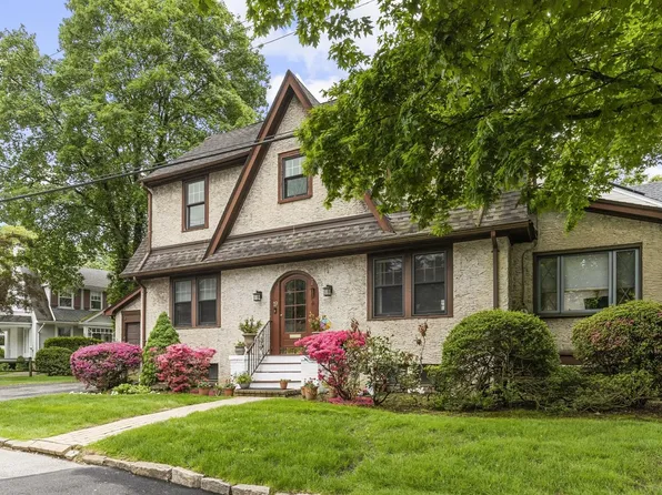 19 Glenorchy Place, New Rochelle, NY 10804