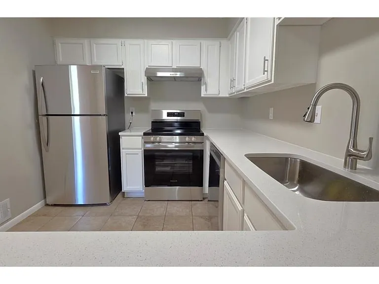 4710 Lenore Ln — Photo 4