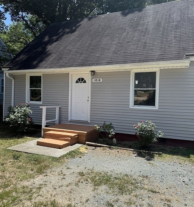 1st image of 1018 Nancy Ln SE