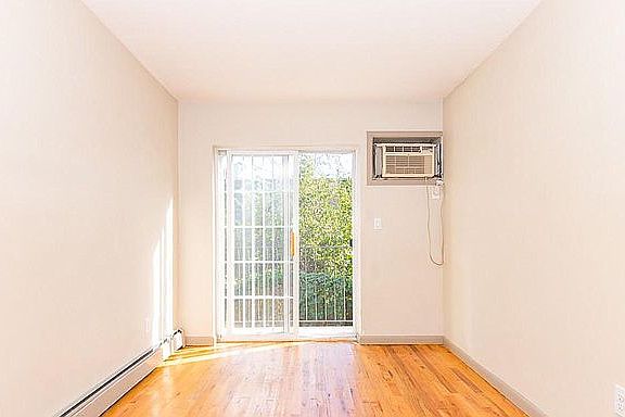 2nd image of 970 Myrtle Ave APT 3
