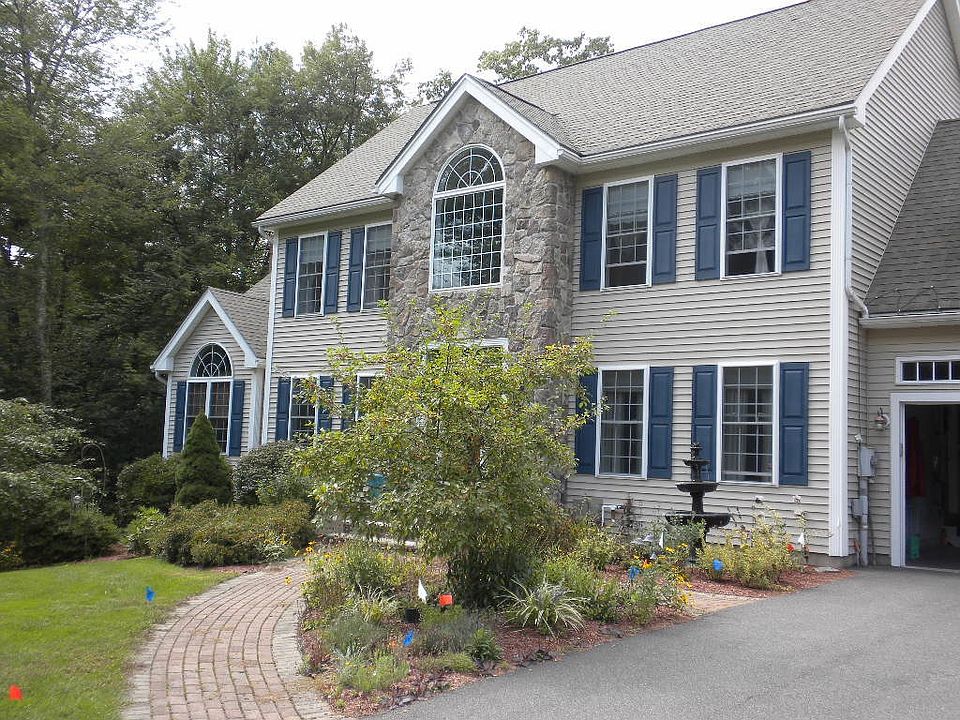 1st image of 11 Bunker Hill Dr