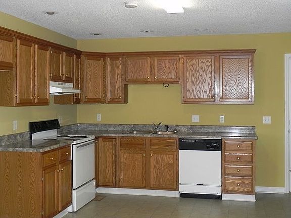 Roomy and sunny kitchen