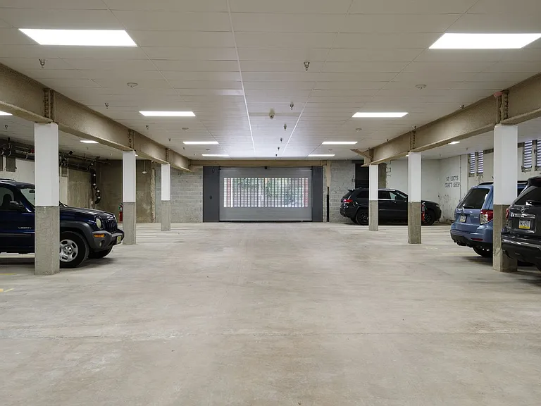 East Main Manayunk Apartments — Photo 44