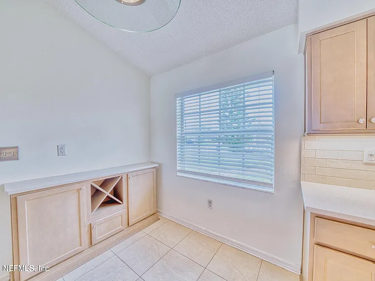 5628 Loma Vista Dr W — Photo 18
