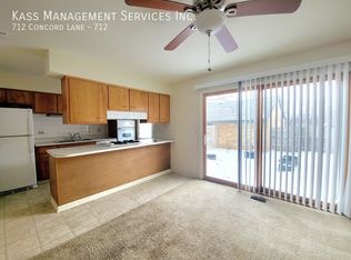 712 Concord Ln #712, Barrington, IL 60010