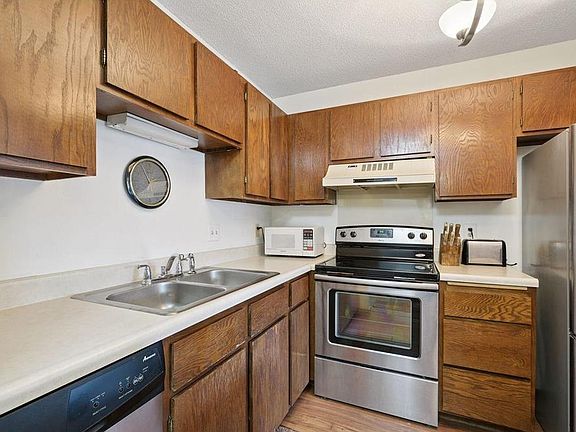 4th image of 26 10th St W Unit 1005