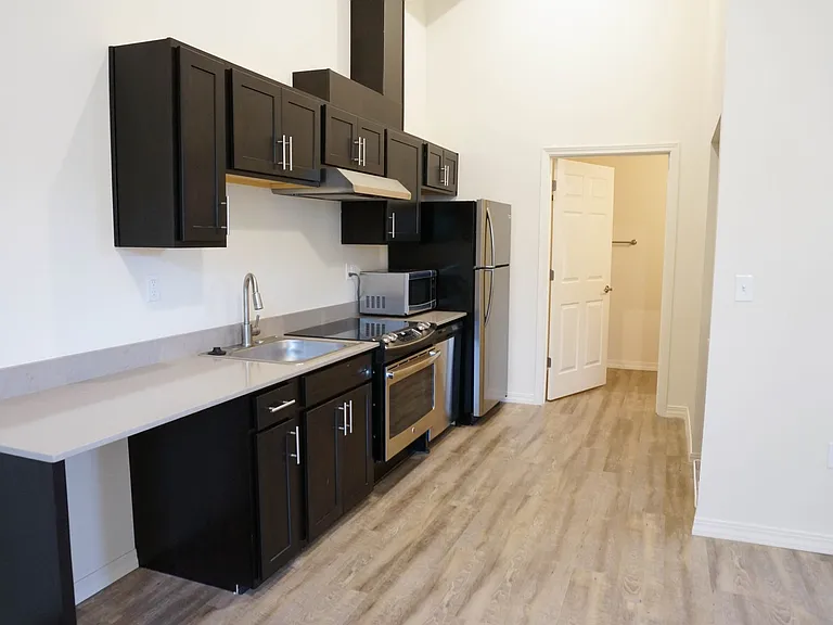 7180 N Leavitt Ave — Photo 49