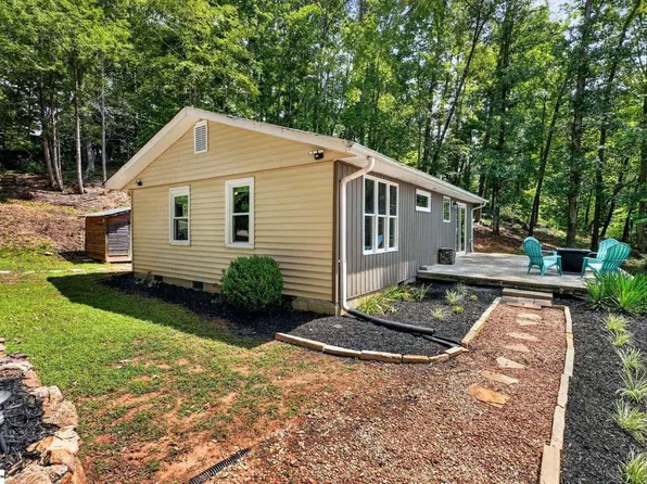 538 Club Dr, Greenville, SC 29611